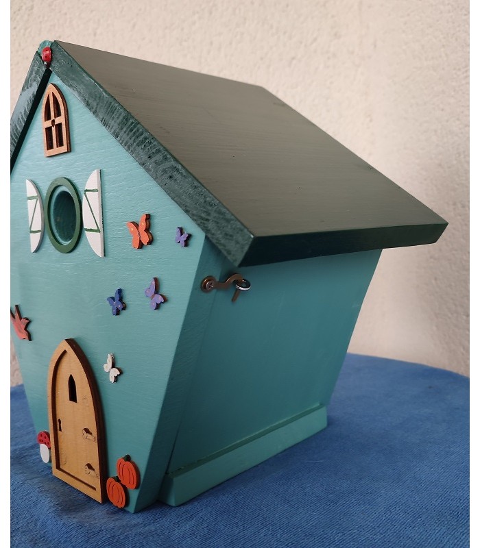 Nichoir cabane en bois décoré pour l'extérieur style atypique et original fait à la main